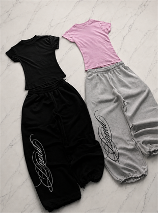 Blessed Script Detaylı Baggy Eşofman Takımı