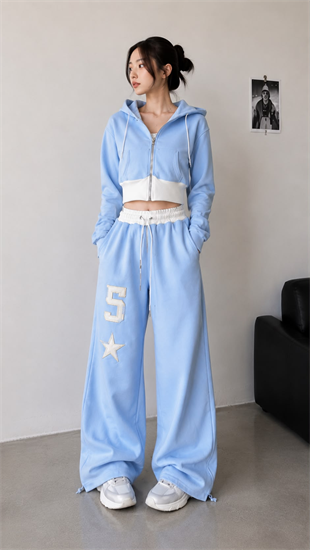 Buz Mavisi Crop Fermuarlı Hoodie & Bol Paça Baskılı Eşofman Takımı