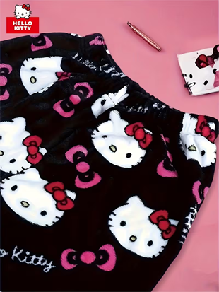 Hello Kitty Siyah Peluş Pijama