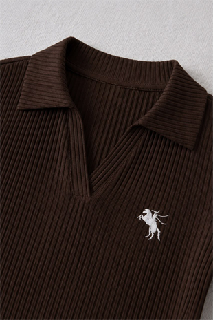 Kahverengi Steed Polo Yaka Parmak Geçirme Detaylı Bluz