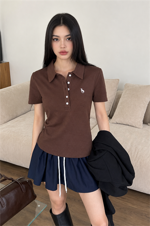 Kahverengi Tek Boynuzlu At Baskılı Polo Yaka Düğmeli Kısa Kol Tshirt 