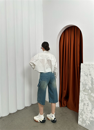 Palaska Detaylı Bermuda Şort