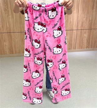 Beyaz Peluş Hello Kitty Pijama