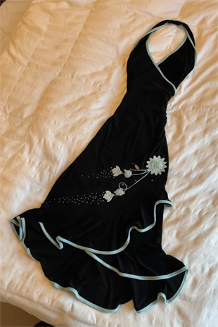 Siyah Mandarin Yaka Lotus Çiçeği Nakışlı Şerit Detaylı Y2K Elbise