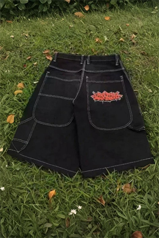 Siyah Vintage Grafiti Detaylı Mektup Nakış Baggy Şort