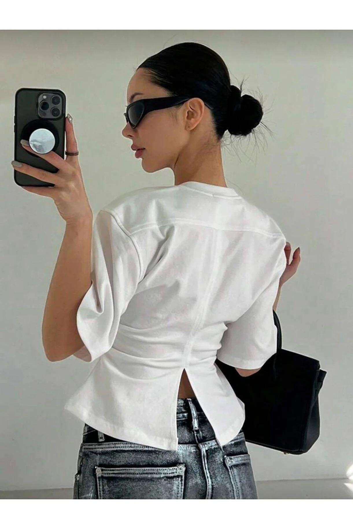 Beyaz Chic Yırtmaç Detaylı Bluz
