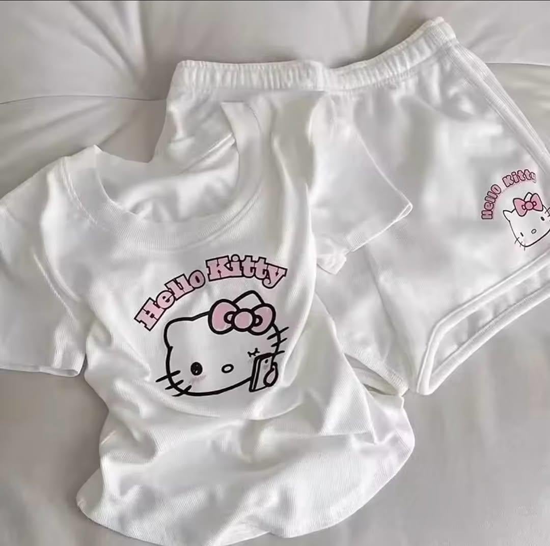 Beyaz Hello Kitty Tam Boy Bluz Şort Alt Üst Takım