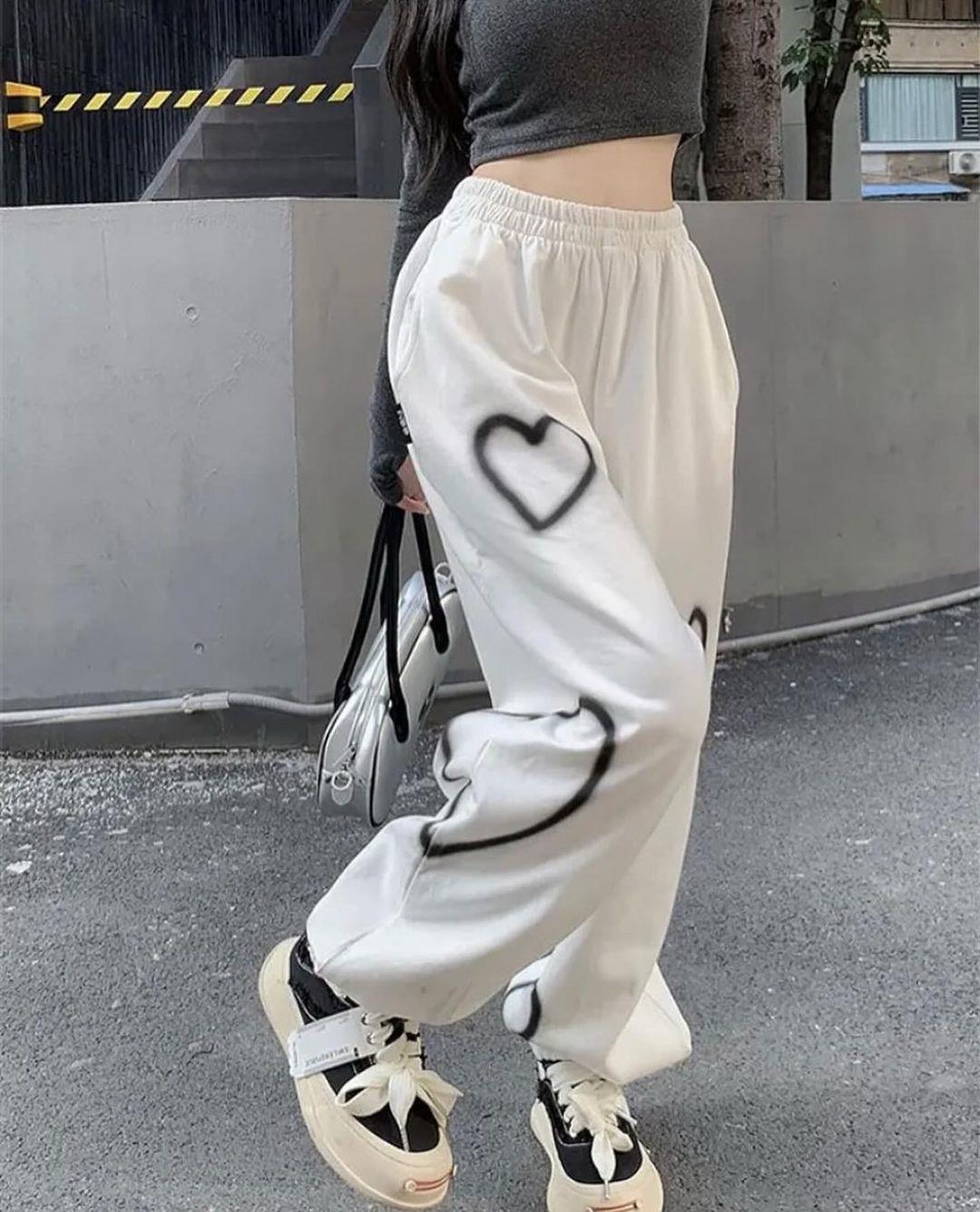 Beyaz Oversize Kalp Detail Eşofman Altı