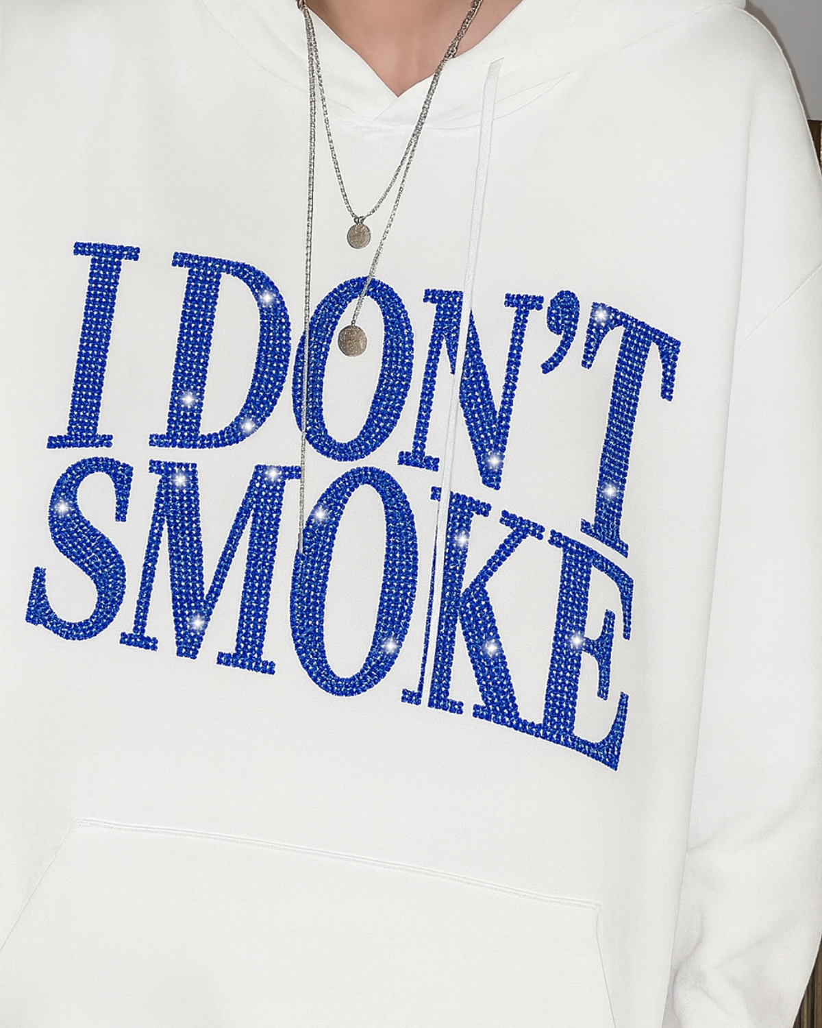 Beyaz Unisex Oversize Mavi I Dont Smoke Parıltılı Taş Baskılı Sweatshirt
