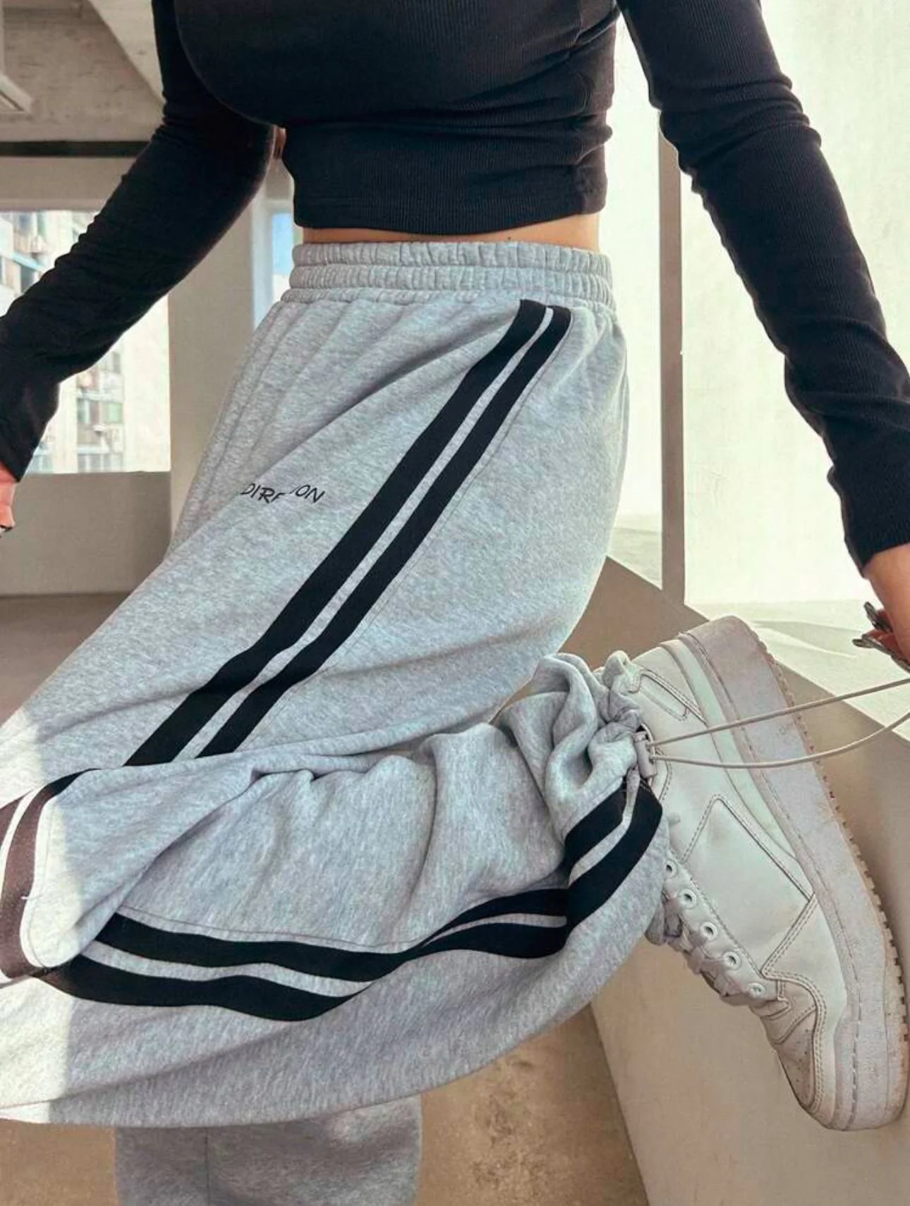 Gri Streetwear Basic Düz Paça Çizgili Eşofman Altı 