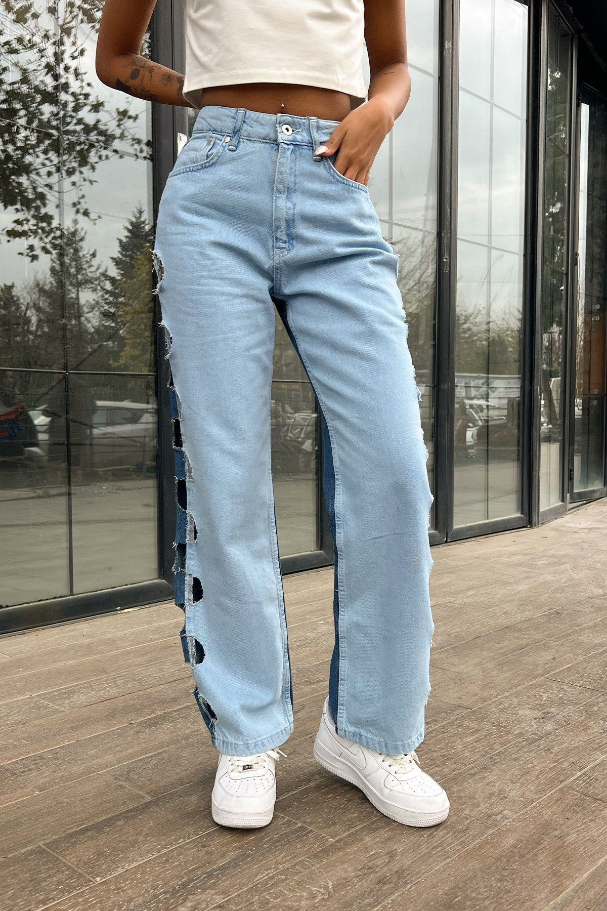Outlet Mavi Delik Detaylı Baggy Jean