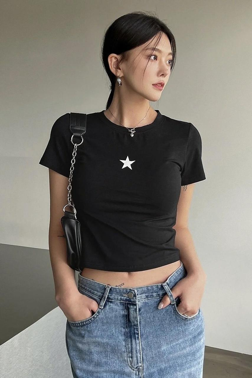 Siyah Star Detail Crop Top