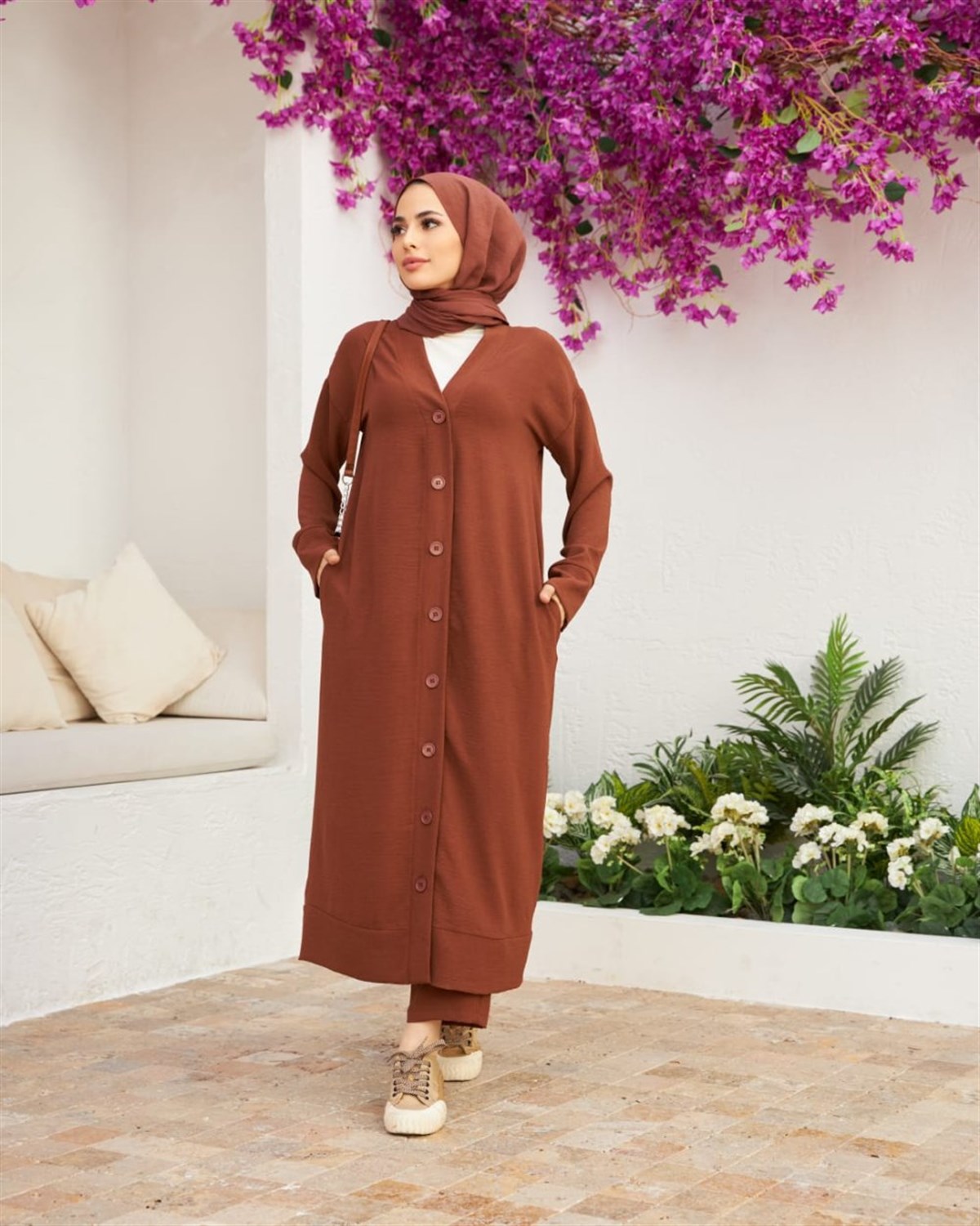 Tesettür Kadın Boydan Düğmeli Ayrobin Hırka Pantolon Takım Kahverengi Takım