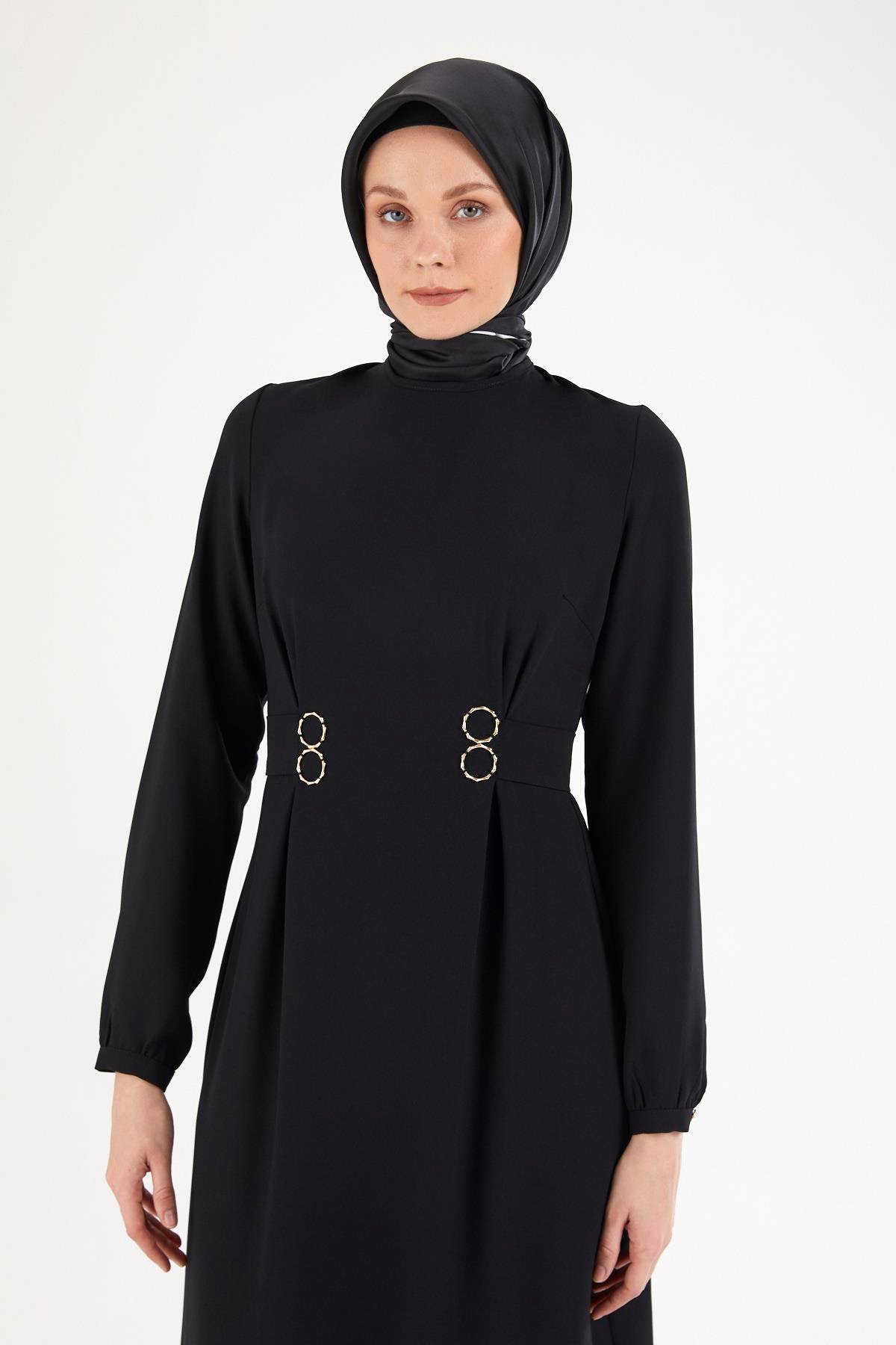 ARMİNE TREND Belden Halka Desenli Elbise-Siyah 25YT926 ARMİNE TREND Belden Halka Desenli Elbise-Siyah 25YT926