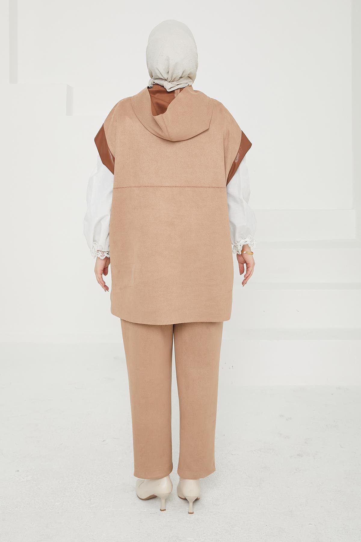 ARMİNE TREND Kapüşonlu Yarım Fermuarlı Yelek ve Pantolonlu İkili Takım-Vizon 24KT602 ARMİNE TREND Kapüşonlu Yarım Fermuarlı Yelek ve Pantolonlu İkili Takım-Vizon 24KT602