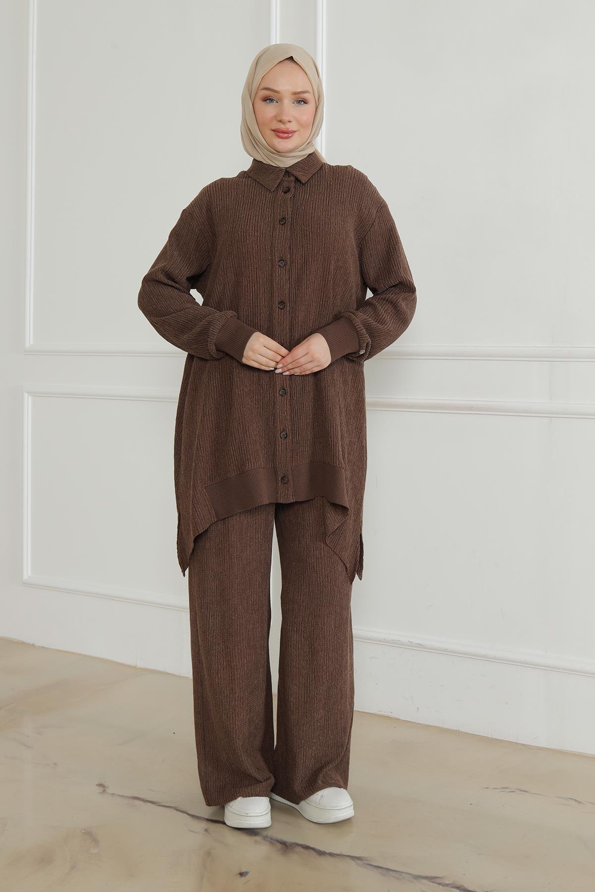 ARMİNE TREND Kolları Ribanalı Gömlek Yakalı Pantolonlu Takım-Kahverengi 24KT652 ARMİNE TREND Kolları Ribanalı Gömlek Yakalı Pantolonlu Takım-Kahverengi 24KT652