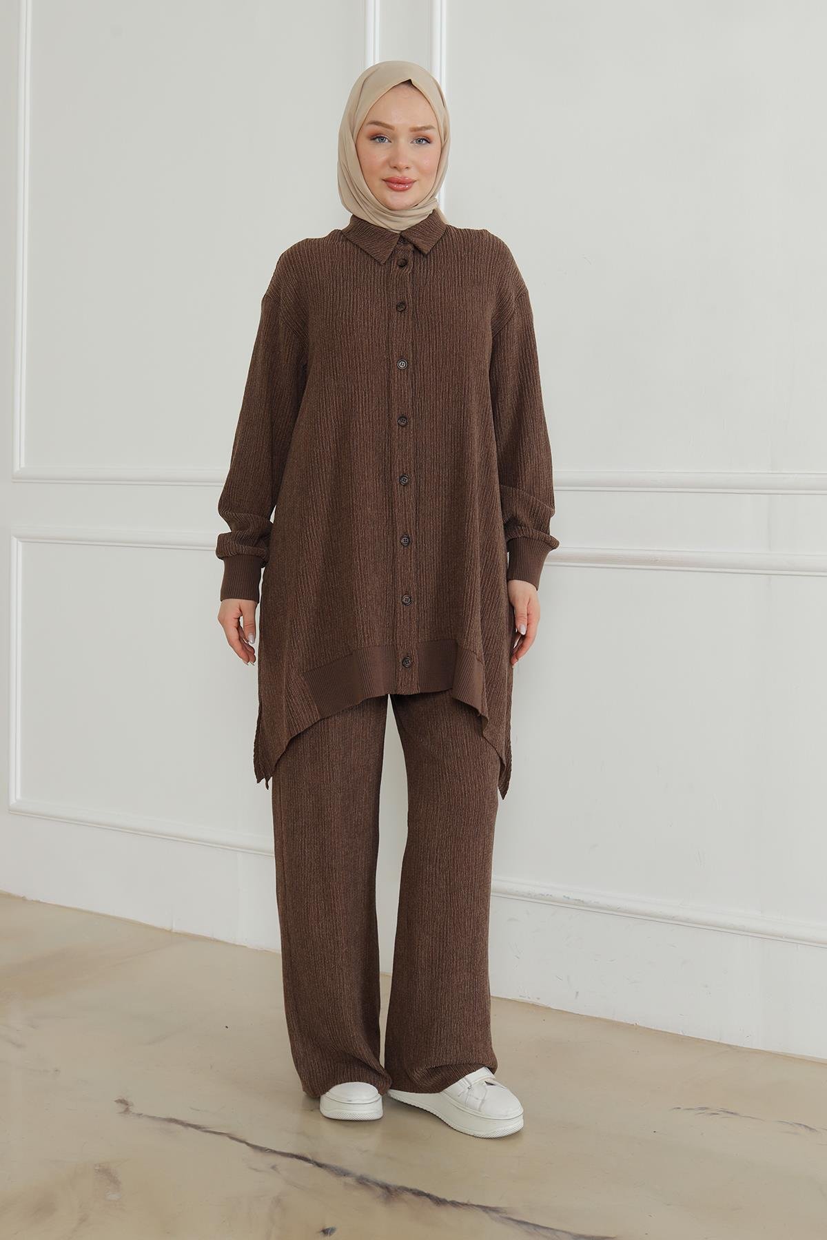 ARMİNE TREND Kolları Ribanalı Gömlek Yakalı Pantolonlu Takım-Kahverengi 24KT652 ARMİNE TREND Kolları Ribanalı Gömlek Yakalı Pantolonlu Takım-Kahverengi 24KT652