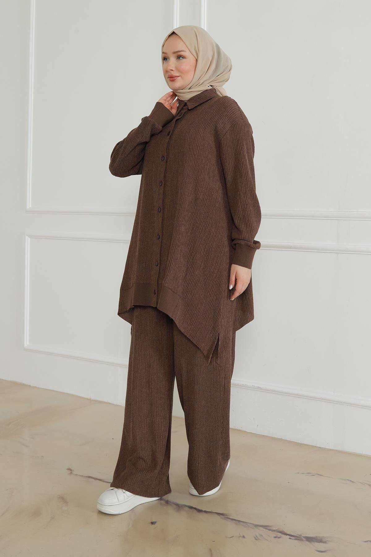 ARMİNE TREND Kolları Ribanalı Gömlek Yakalı Pantolonlu Takım-Kahverengi 24KT652 ARMİNE TREND Kolları Ribanalı Gömlek Yakalı Pantolonlu Takım-Kahverengi 24KT652
