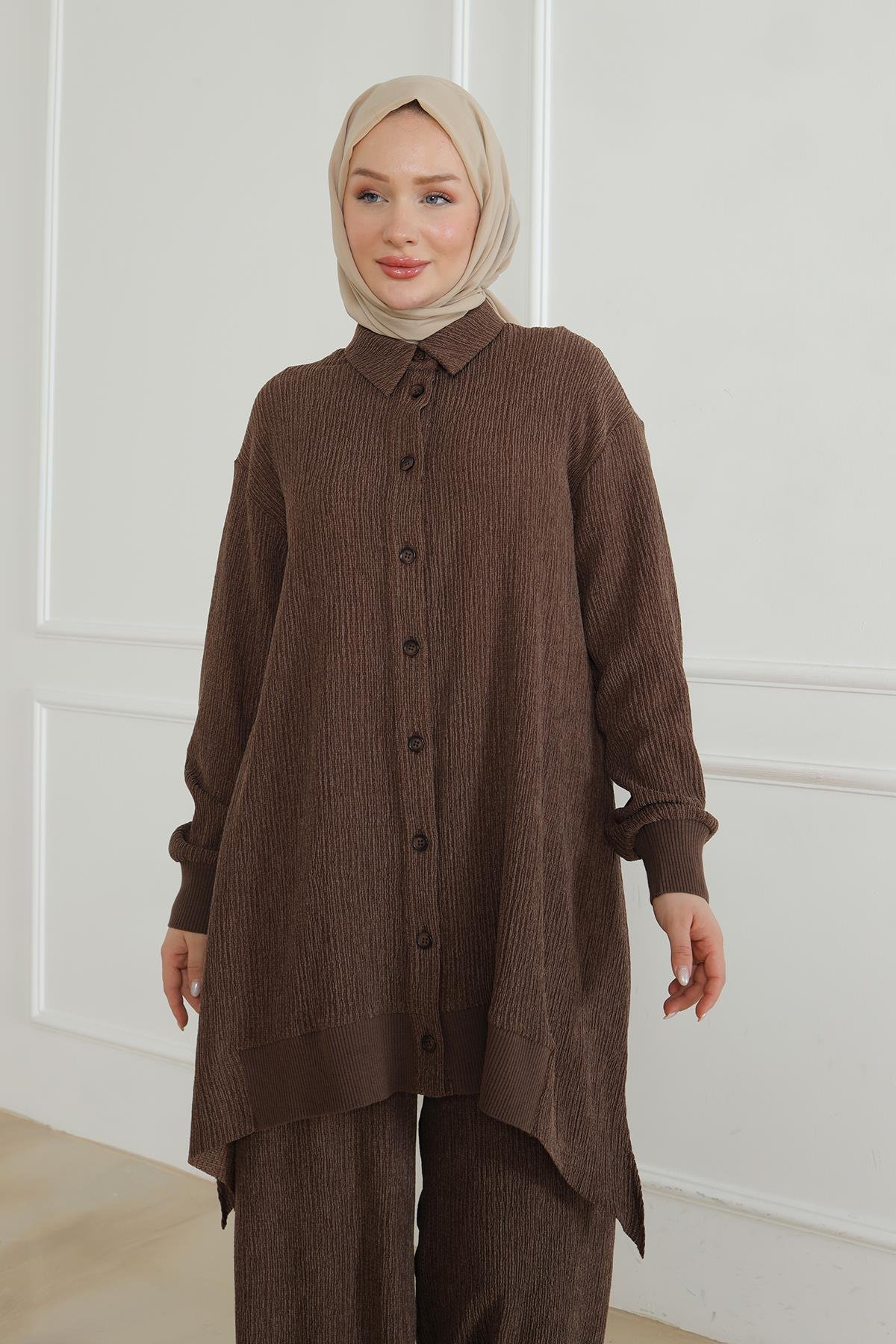 ARMİNE TREND Kolları Ribanalı Gömlek Yakalı Pantolonlu Takım-Kahverengi 24KT652 ARMİNE TREND Kolları Ribanalı Gömlek Yakalı Pantolonlu Takım-Kahverengi 24KT652