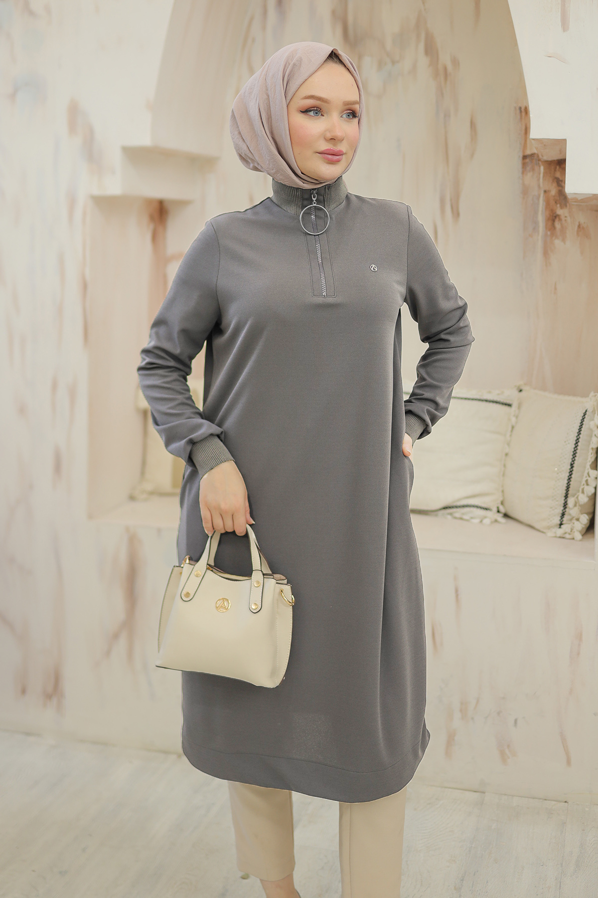 ARMİNE TREND Kolları Ribanalı Yarım Fermuarlı Tunik Gri 24KT436 ARMİNE TREND Kolları Ribanalı Yarım Fermuarlı Tunik Gri 24KT436