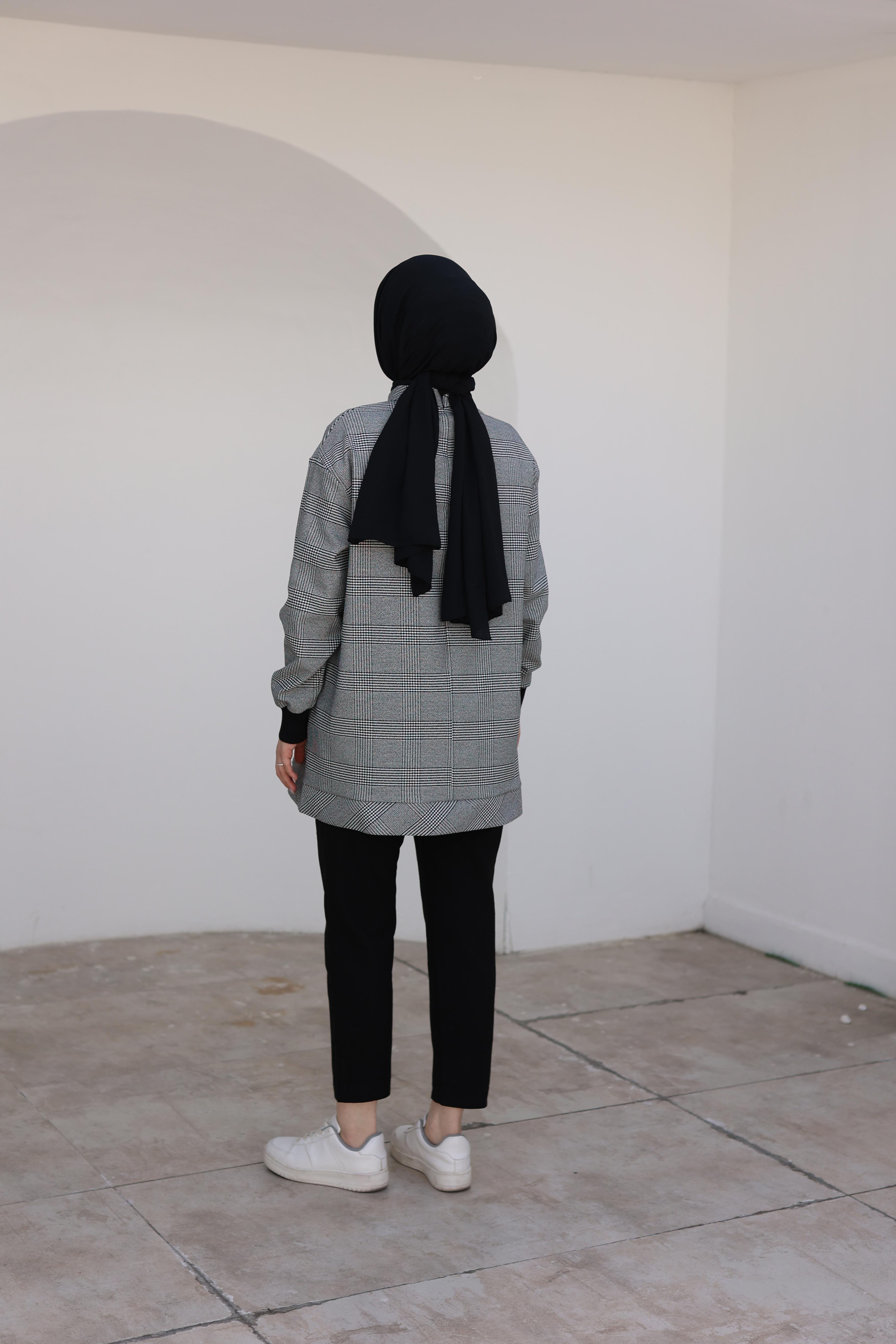 ARMİNE TREND Kolları Ribanalı Zincir Detaylı Tunik-Siyah 24KT467 ARMİNE TREND Kolları Ribanalı Zincir Detaylı Tunik-Siyah 24KT467