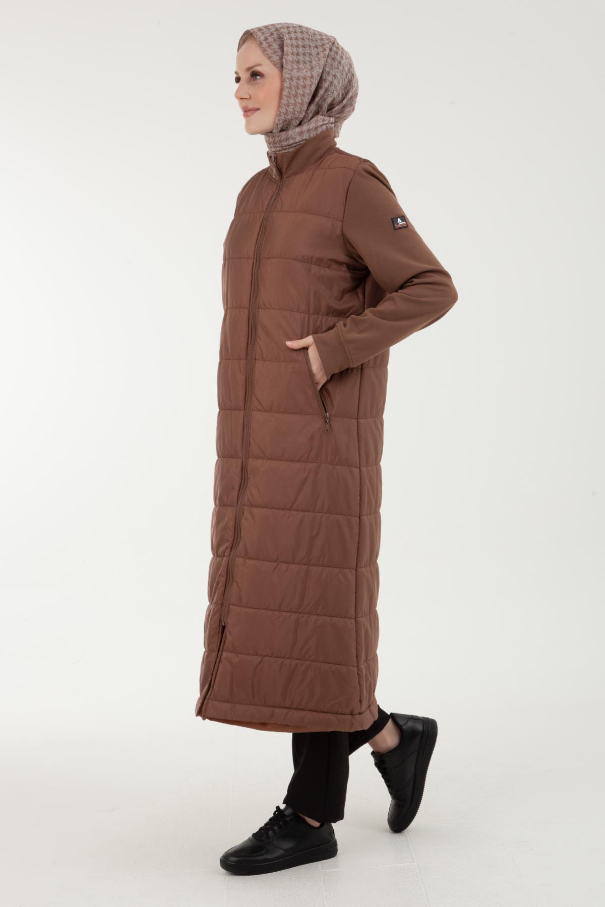 ARMİNE TREND Önden Fermuarlı Yanlardan Cepli Kolları Krep Kapitone Kap-Taba 22KT503-1 ARMİNE TREND Önden Fermuarlı Yanlardan Cepli Kolları Krep Kapitone Kap-Taba 22KT503-1