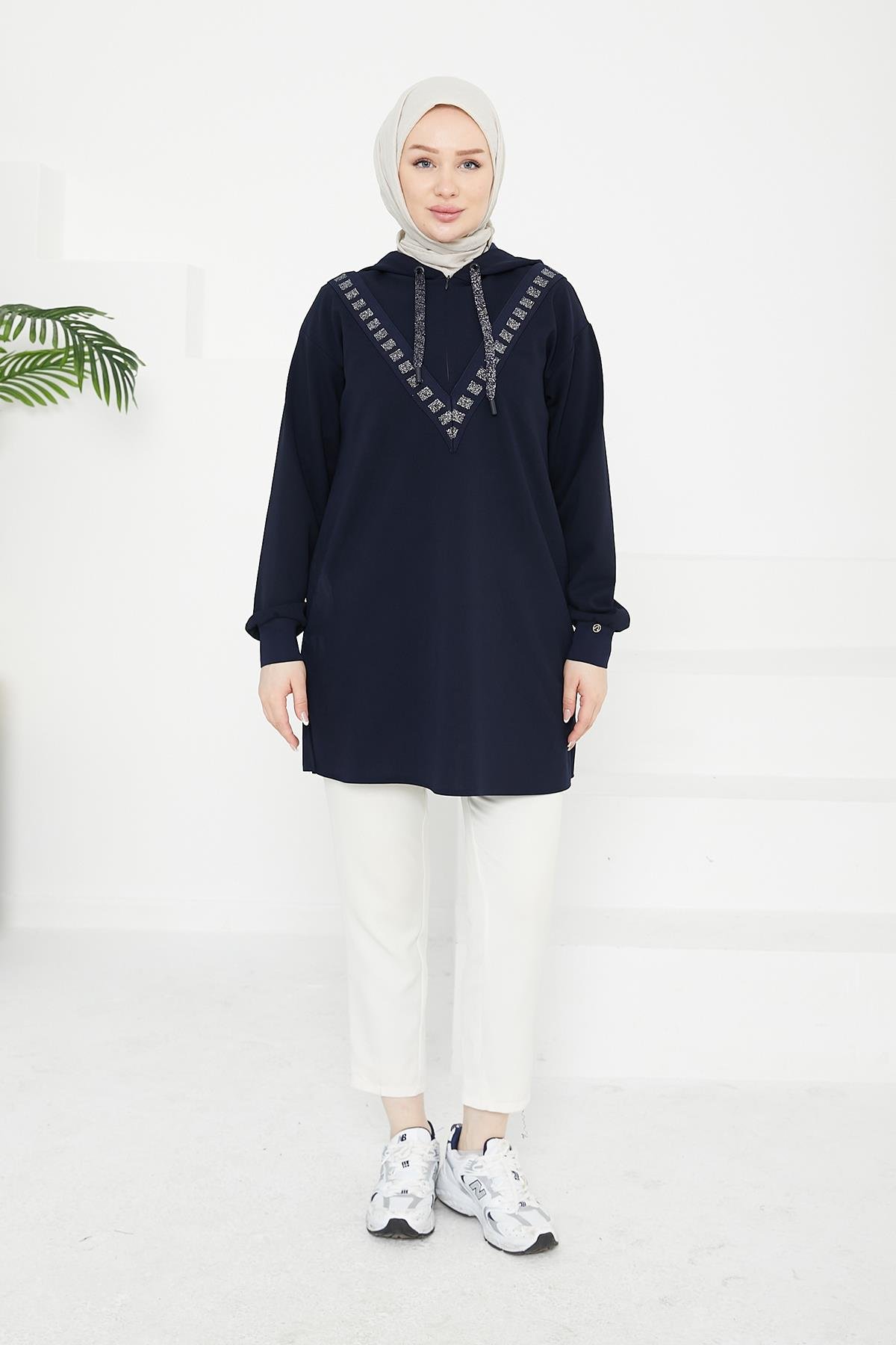 ARMİNE TREND Önden İşleme Detaylı Kapüşonlu Tunik-Siyah 24KT433 ARMİNE TREND Önden İşleme Detaylı Kapüşonlu Tunik-Siyah 24KT433