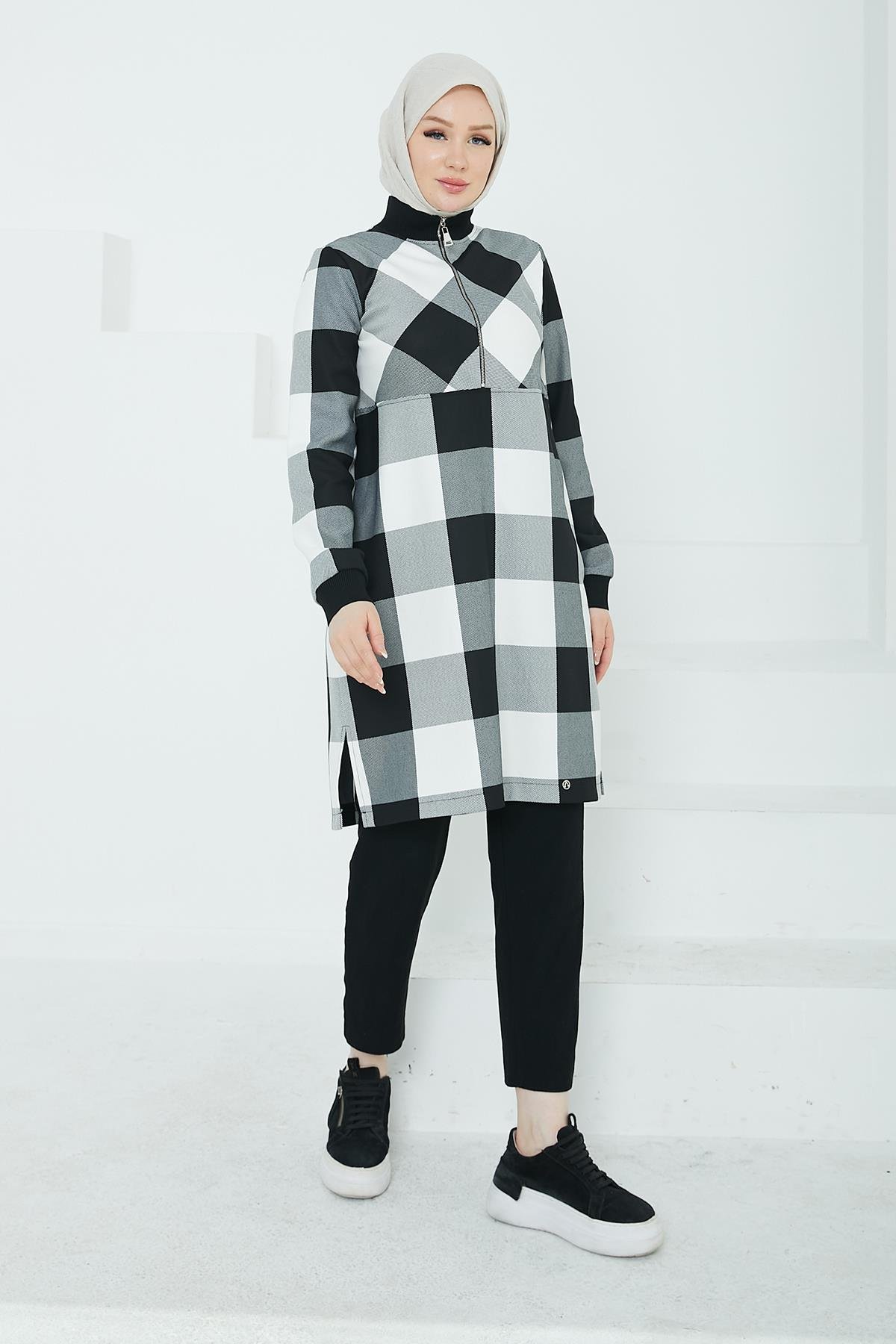 ARMİNE TREND Yarım Fermuarlı Kolları Ribanalı Tunik Siyah Beyaz 24KT416 ARMİNE TREND Yarım Fermuarlı Kolları Ribanalı Tunik Siyah Beyaz 24KT416