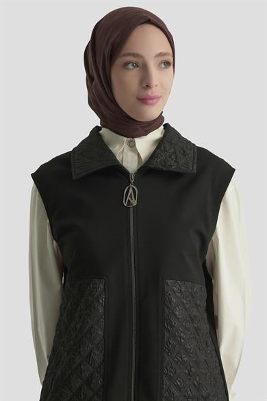  Kabartma Garni Detaylı Fermuarlı Yelek Siyah 25KT540