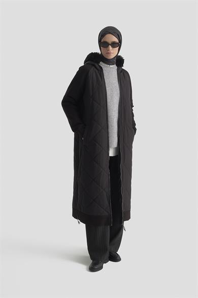 Kapüşonu Kürklü Boydan Fermuarlı Cepli Kapitone Siyah 25KT745