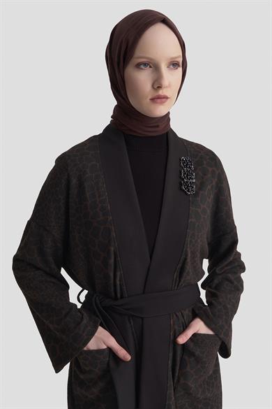 Kendinden Desenli Broş Detaylı Belden Kuşaklı Örme Hırka Koyu Kahve 25KT534