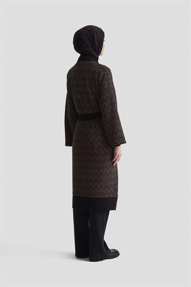 Kendinden Desenli Broş Detaylı Belden Kuşaklı Örme Hırka Kahverengi 25KT534