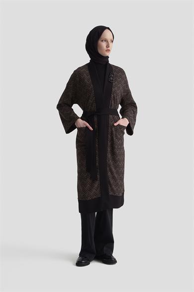 Kendinden Desenli Broş Detaylı Belden Kuşaklı Örme Hırka Kahverengi 25KT534