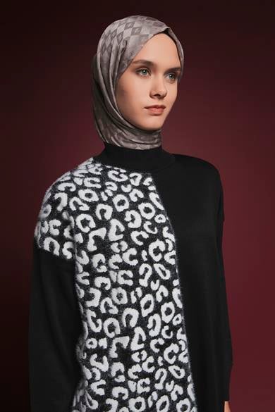 Leopar Desenli Balıkçı Yaka Triko Tunik Siyah 25YTD4110