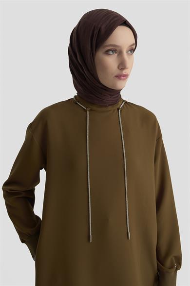 Yakası Taş Bağcık Detaylı Kolları Ribanalı Fermuarlı Tunik Yağ Yeşili-25KT436