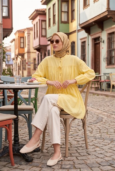 Bağcık Detaylı Büzgülü Düğmeli Tesettür Tunik Sarı 26YT480