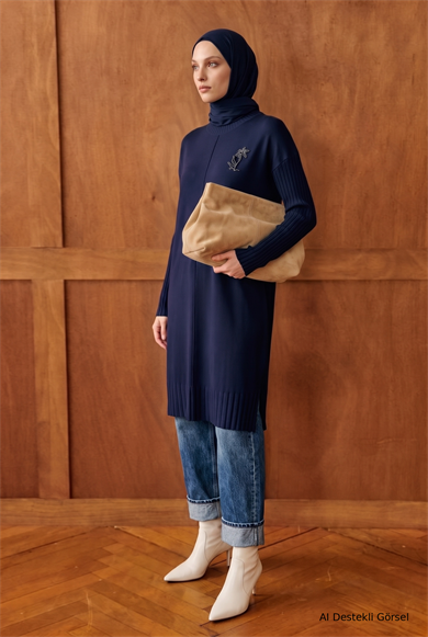 Bisiklet Yaka Taş Aksesuarlı Fitilli Kol Detaylı Tunik 103 Cm Boy Lacivert 26KTD412