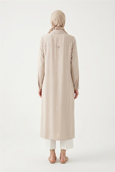 Boydan Düğmeli Cep Detaylı Gömlek Yaka Uzun Tunik Bej 26YT404