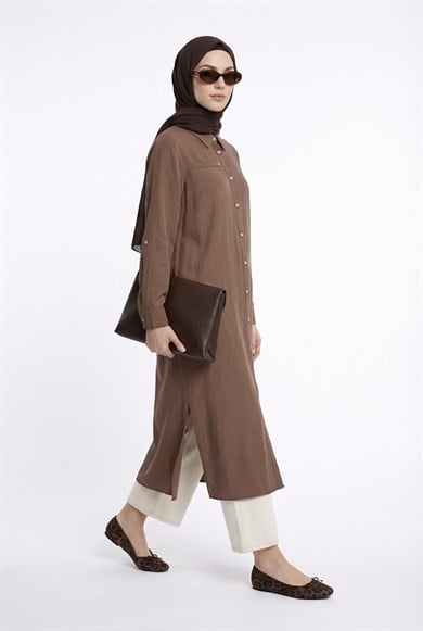 Boydan Düğmeli Cep Detaylı Gömlek Yaka Uzun Tunik Taba 26YT404