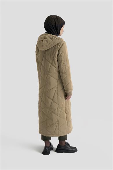 Boydan Fermuarlı Cepli Kapüşonlu Kapitone Mont Bej 25KT703