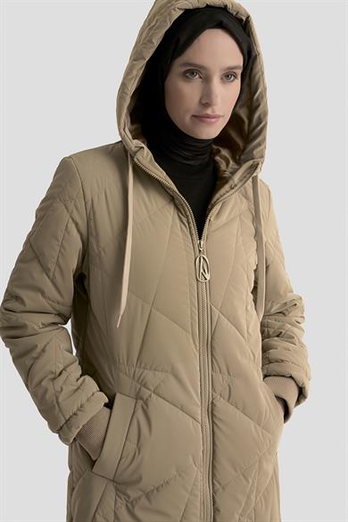 Boydan Fermuarlı Cepli Kapüşonlu Kapitone Mont Bej 25KT703