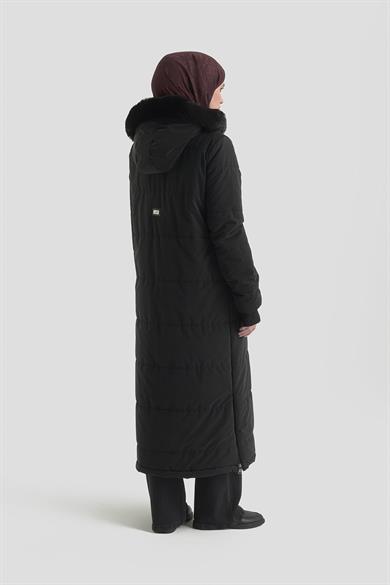 Boydan Fermuarlı Yanları Fermuar Detaylı Kapüşonu Kürklü Mont Siyah 25KT744