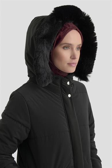 Boydan Fermuarlı Yanları Fermuar Detaylı Kapüşonu Kürklü Mont Siyah 25KT744