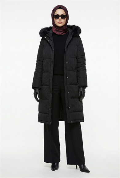 Boydan Fermuarlı Yanları Fermuar Detaylı Kapüşonu Kürklü Mont Siyah 25KT748