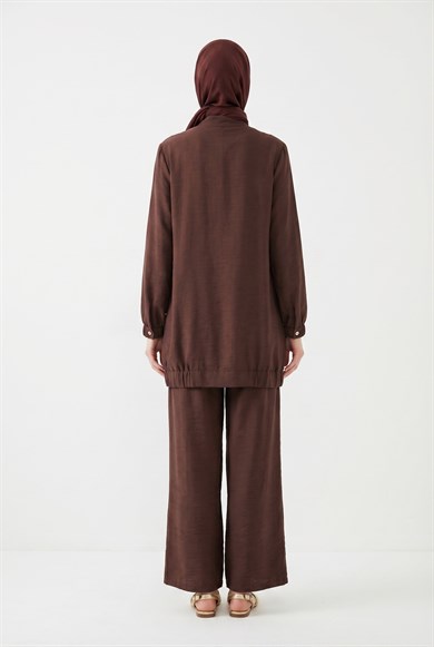 Cep Detaylı Boydan Fermuarlı Pantolonlu Keten İkili Takım Kahverengi 26YT612