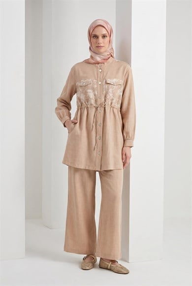 Çiçek Desenli Beli Büzgülü Tunik ve Geniş Paça Pantolonlu Takım Bej 26YT6156