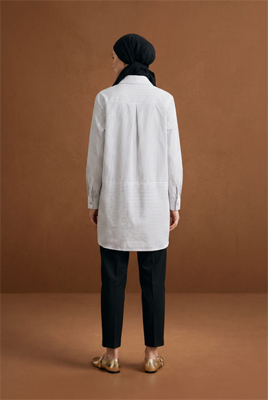 Çizgili Asimetrik Blok Detaylı Düğmeli Uzun Kollu Oversize Gömlek Tunik 90 cm Boy Siyah 26YT490