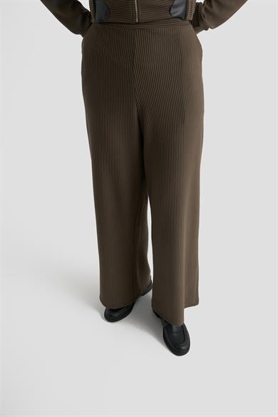 Deri Detaylı Fitilli Pantolonlu İkili Takım Koyu Kahve 25KT649