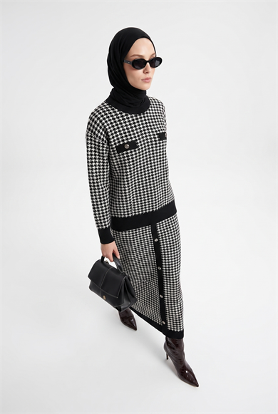 Desenli Düğme Detaylı Triko Etekli İkili Takım Siyah 22KD4214