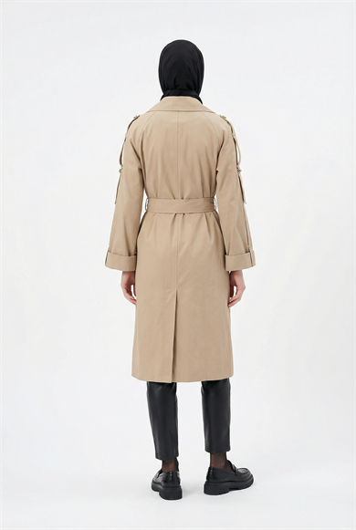 Gizli Düğmeli Belden Kuşaklı Kolu Toka Detaylı Trençkot Bej 26YT701
